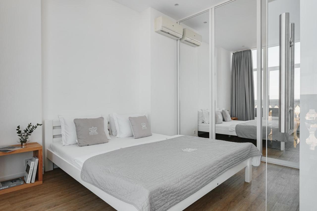 Royal Sky Apartments Odessa Exteriör bild